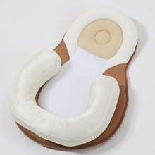 Cargar imagen en el visor de la galería, Portable Newborn Baby Crib Folding Travel Bed - Curtis &amp; Ivory
