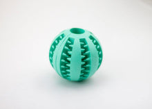 Cargar imagen en el visor de la galería, Rubber Mint Feeding Ball Built-in Food Storage Bin - Curtis &amp; Ivory
